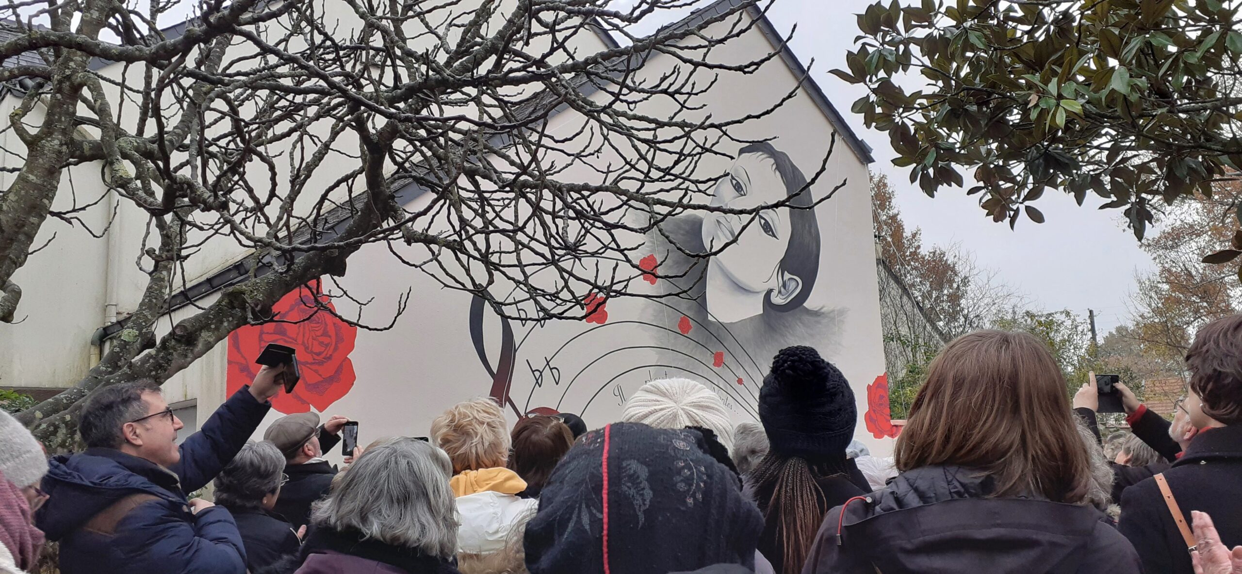 Fresque Allée Barbara à Nantes réalisée par la chanteuse et peintre Barbarie